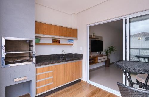 Centro Apartment | 2 QUARTOS com Churrasqueira na Varanda, Piscina, Garagem interna, WiFi 500mbps, Ar Condicionado e Telas de Proteção