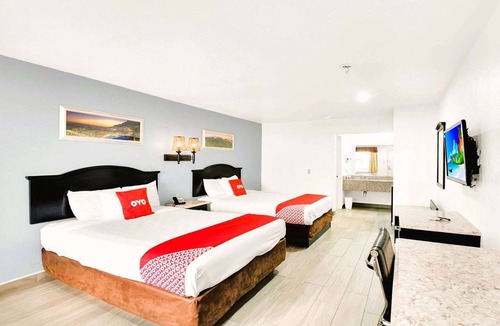 Three Rivers Hotel | 2 Queen Bed | Three Rivers TX