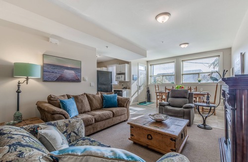 White Rock House | 2 queen bedrooms with 2 full bathrooms. Very rare find