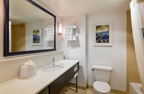 Mount Vernon Triangle Hotel | 2 Queen Beds DC Downtown Close to White House & Smithsonian Museums Access