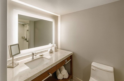 Downtown Resort | 2 Queen Beds & Gorgeous Sunset Views! Pet Friendly, Free Parking!
