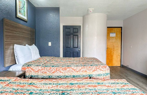 Jackson Hotel | 2 Queen Beds Non-Smoking