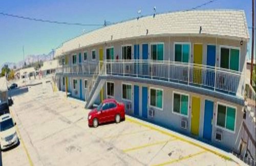 Ridgecrest Apartment | 2 Queen Beds|Non-Smoking