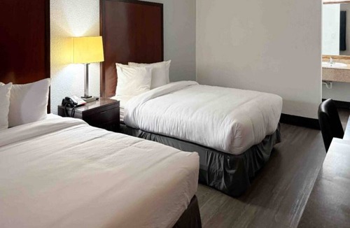 Mesa Apartment | 2 Queen Beds | Smoking, Micfridge