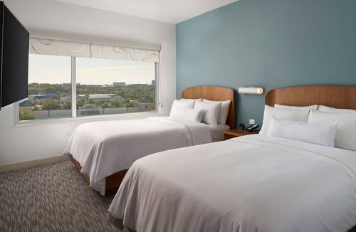 Williamsburg Hotel | 2 Queen | Element Orlando International Drive | Near Convention Center