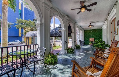 Downtown St. Petersburg Hotel | 2 Queen Room restored historic hotel in the heart of downtown St. Petersburg Fl.