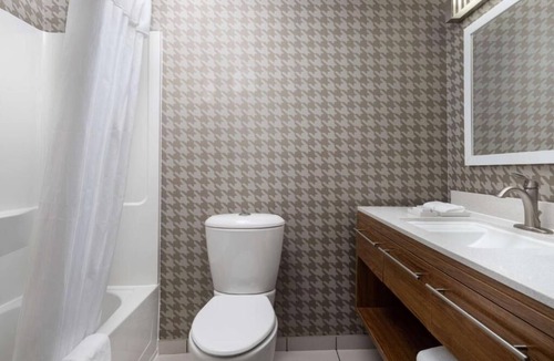 North Charleston Hotel | 2 Queen Studio: Gym & Pool Access | 3 mi to Airport | 1mi to Shopping & Events