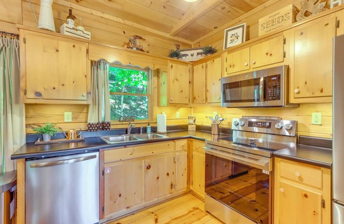 Blue Ridge Cabin | 2 Queen Suites, Trail Access, Mtn View, Fire Table