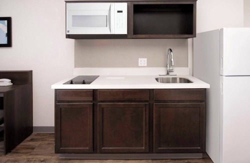 Newnan Hotel | 2 Queen Suites w/Kitchen | Pet-friendly & Laundry