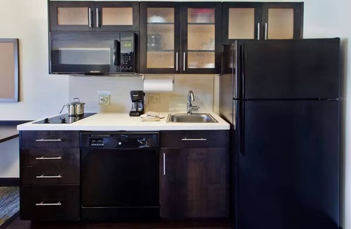 Nanuet Hotel | 2 Quiet 1BR Queen Stay Near Highways l w/Kitchen & Parking