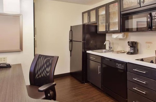 Nanuet Hotel | 2 Quiet 1BR Queen Stay Near Highways l w/Kitchen & Parking