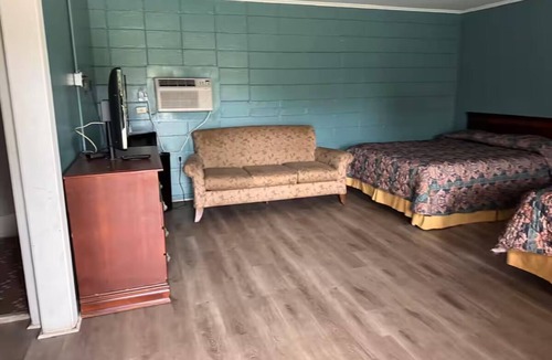 Dothan Hotel | 2 Relaxing Budget-Friendly Rooms Near Parks, Pets Allowed + Free Parking