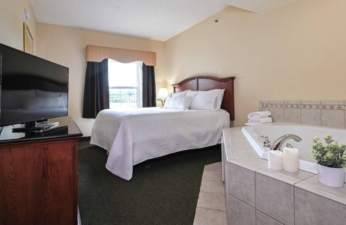 Pembine Hotel | 2 Relaxing Riverside King Suites w/Pool & Gym Access! Free Parking!
