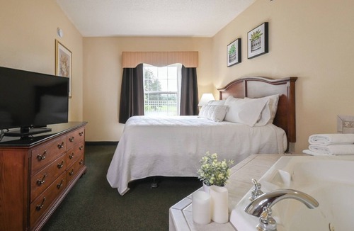 Pembine Hotel | 2 Relaxing Riverside King Suites w/Pool & Gym Access! Free Parking!