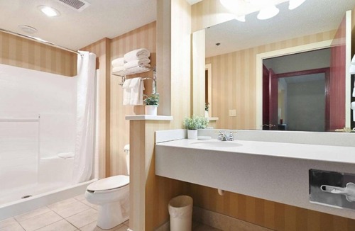 Pembine Hotel | 2 Relaxing Riverside King Suites w/Pool & Gym Access! Free Parking!
