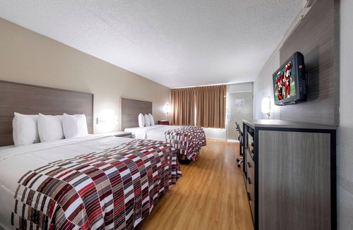 Charlottesville Hotel | 2 Relaxing Rooms —Convenient Location Close to Dining and Attractions