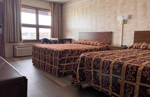 Devils Lake Hotel | 2 Relaxing Rooms Perfect for Budget Family Vacations Near Devils Lake