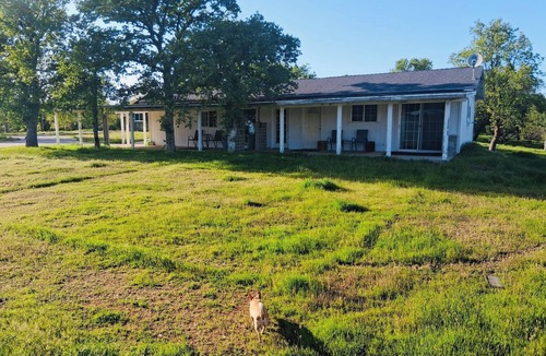 Cottonwood Apartment | #2 Relaxing Rustic Retreat studio on 21 acres in Cottonwood WiFi, AC, Yoga room