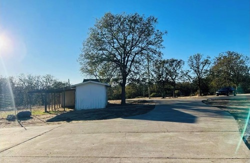 Cottonwood Apartment | #2 Relaxing Rustic Retreat studio on 21 acres in Cottonwood WiFi, AC, Yoga room