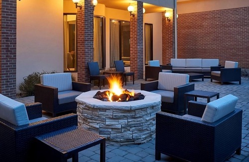 Indianapolis Hotel | 2 Relaxing Units Close to Butterfly Village! Indoor Pool, Pet-friendly!