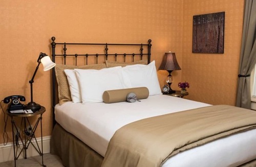 Cody Hotel | 2 Relaxing Units Near Cody Night Rodeo & Yellowstone Park Entrance w/Breakfast!