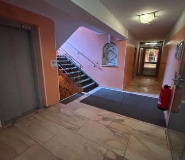 Aubing-Sud Hostel | 2-Rent Group Hostel Rooms AUB162