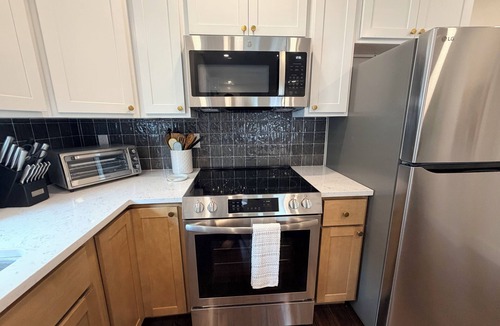 West End Apartment | #2 Richards Ave Cozy Brand New 1BR apt half mile CASV