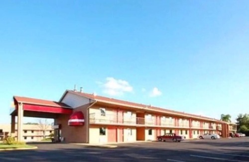 Richburg Hotel | 2 Roadside Queen Rooms w/Essentials Near St. Anne Intl. Festival