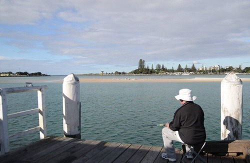 Tuncurry Cottage | 2 Rockpool Road a Waterfront Cottage