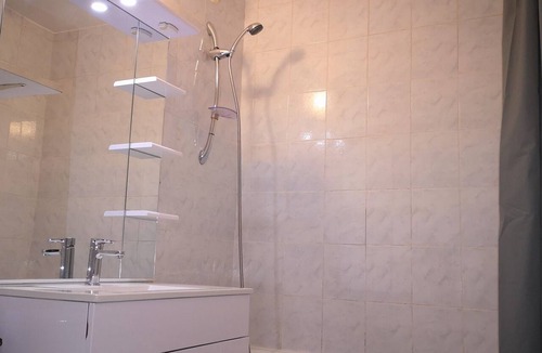 Bastide Giraud Apartment | 2-room apartment Résidence Provençale Air-conditioned Parking Pool 2 km Sea