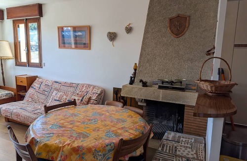 Les Angles Apartment | 2-room apartment with south-facing balcony and private parking