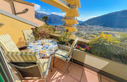 Cannobio Apartment | 2-room apartment with parking space, sunny balcony and lake view