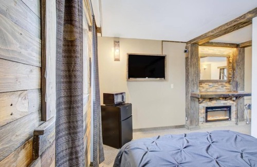 Chamberlain Hotel | 2-Room Chamberlain Stay w/Free Parking – Easy Access to I-90 for Travelers