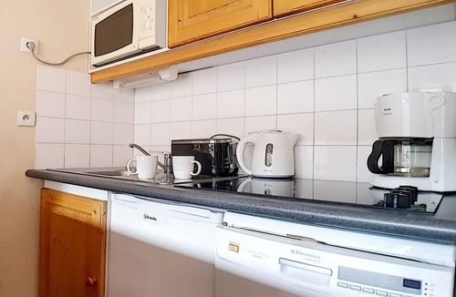 Les Bruyeres Apartment | 2-room flat, ski-in/ski-out, balcony, sleeps 4