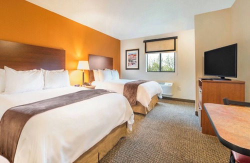 Bismarck Hotel | 2-Room Studio Perfect for Family Adventures Near North Dakota Attractions