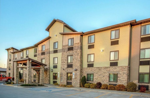 Bismarck Hotel | 2-Room Studio Perfect for Family Adventures Near North Dakota Attractions