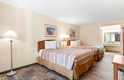 St. Augustine Beach Hotel | 2 Rooms Great for Family Vacations w/Parking & Breakfast | Butler Beach - 2 mi