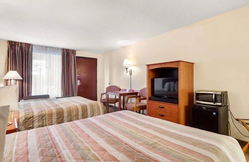 St. Augustine Beach Hotel | 2 Rooms w/Breakfast & Parking + Onsite Pool Access | Lightner Museum - 6.4 mi