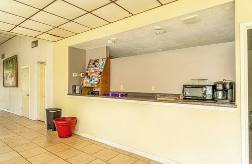 Livingston Hotel | 2 Rooms with 2 Full Beds - Easy Highway Access to Livingston Dining & Shops
