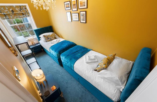 Bognor Regis Apartment | 2 Seaside Bedroom, Hot Tub, Garden, Parking