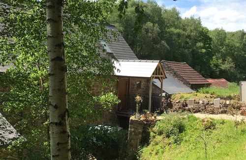 Lydney Apartment | 2 self contained bedrooms with private garden in beautiful old mill.