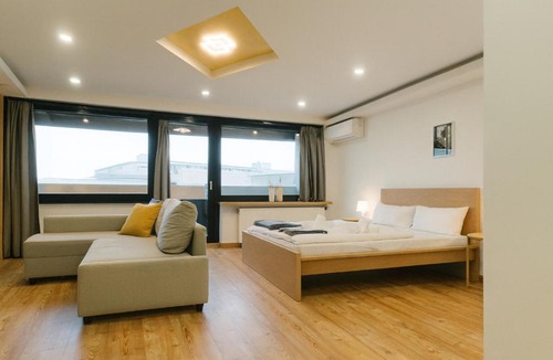 Innenstadt-West Apartment | 2 separate Apartments direkt in der City mit privaten Stellplätzen max 1,65m Höhe und 1,8m Breite für bis zu 8 Personen