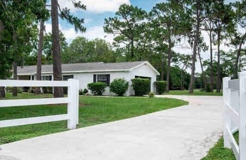 Greater Northdale House | 2 separate homes, each 3-bed 2 bath one on Lake and are only a 5-min. car ride.