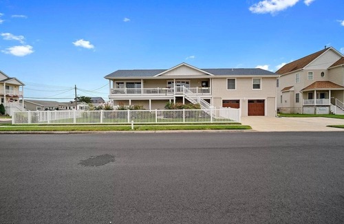 Brigantine House | 2 short blocks to the beach, the bay & golf views- Laguna Links Beach House