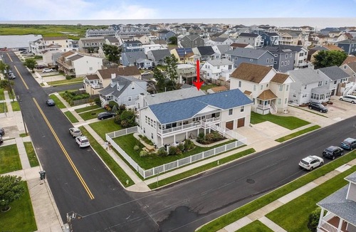 Brigantine House | 2 short blocks to the beach, the bay & golf views- Laguna Links Beach House