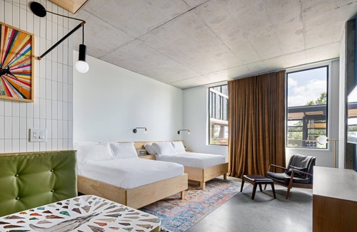 East Cesar Chavez Hotel | 2 Spacious Double Rooms at Arrive Austin, City View, Pets Are Welcome!