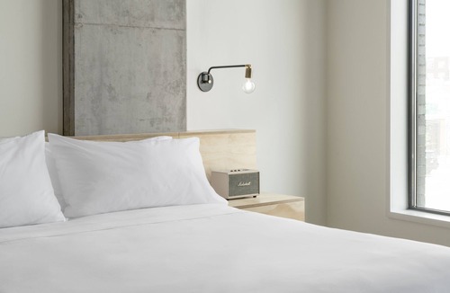 East Cesar Chavez Hotel | 2 Spacious Double Rooms at Arrive Austin, City View, Pets Are Welcome!