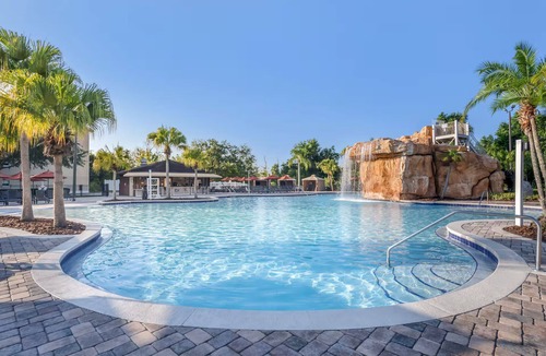 West Kissimmee Hotel | 2 Spacious Home-Like Suites w/Cooking Facilities Ideal for Longer Families