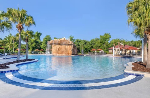 West Kissimmee Hotel | 2 Spacious Home-Like Suites w/Cooking Facilities Ideal for Longer Families