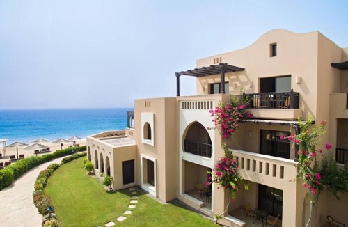 Al Aqah Hotel | 2 Spacious Light-filled Rooms w/Pool Access near Diving Spots - Ideal Escapes